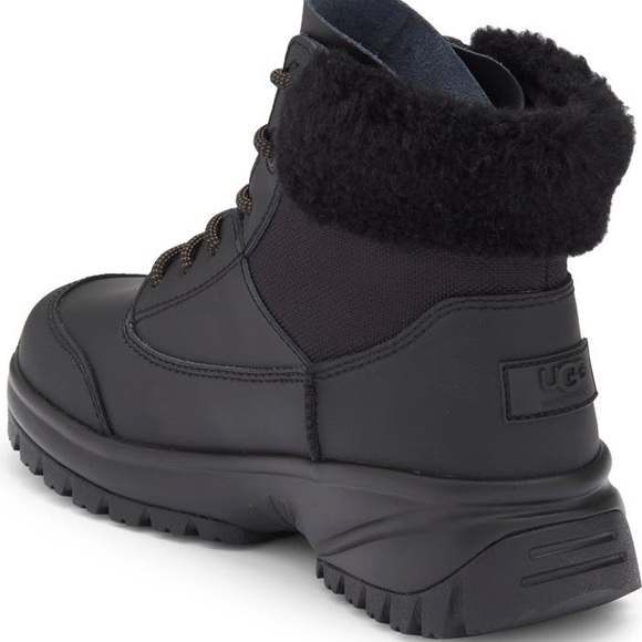 UGG Yose Fluff V2 Waterproof Snow Boots Women’s 7 Black❄️❄️❄️ - Picture 2 of 11